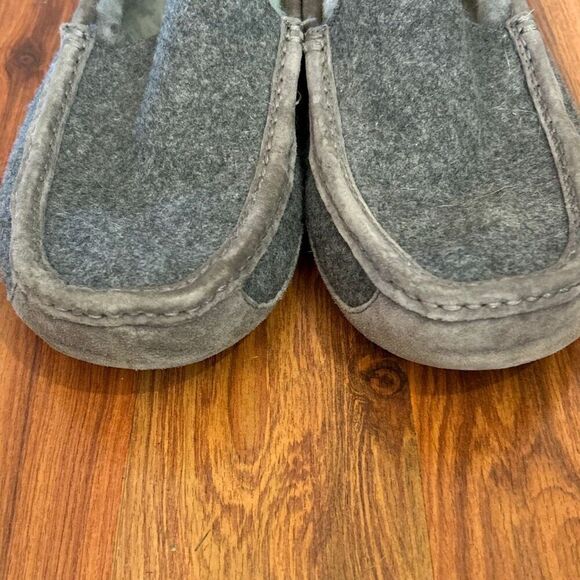 UGG Men’s gray ascot moccasin slippers, suede size 11 main image 6